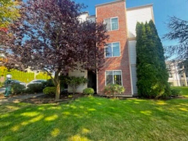 Building Photo - Come experience the comfort and affordable...