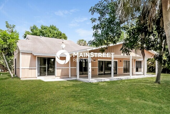 Building Photo - 3 Bedroom Pet-Friendly Home in Fort Pierce...
