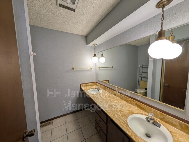 Building Photo - 7325 S Canton Ave