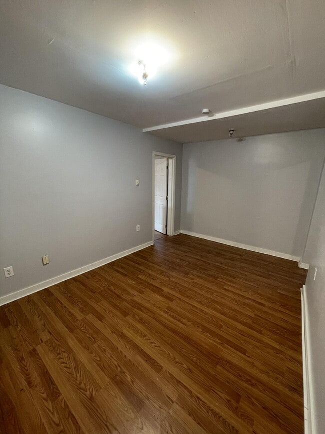 Building Photo - 456 Woodlane Ave