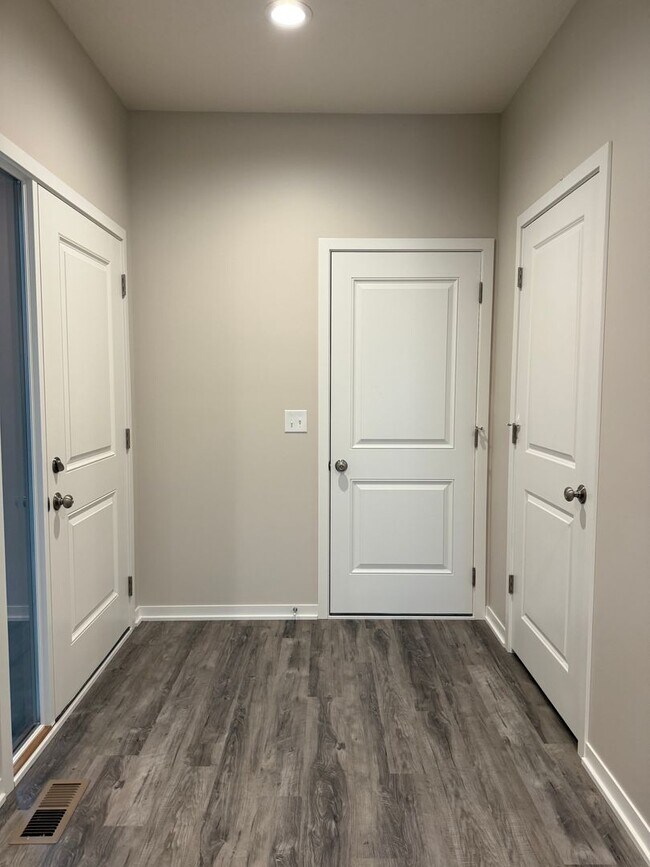 Building Photo - Spacious 2 bedroom/2.5 bath ranch townhome in South Lincoln