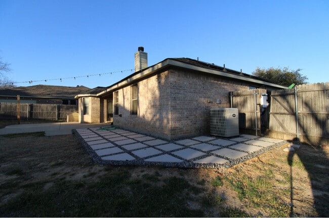 Building Photo - 1405 Meadowlark Ln