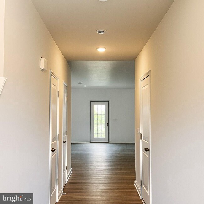 Building Photo - 229 Caterpillar Dr