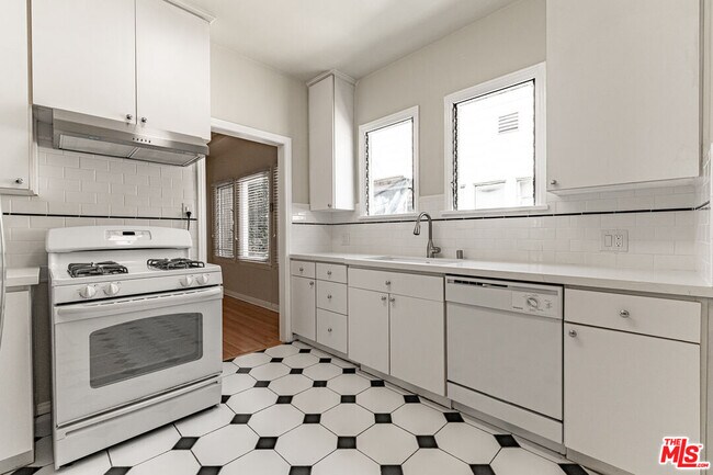 Building Photo - 6101 Alcott St