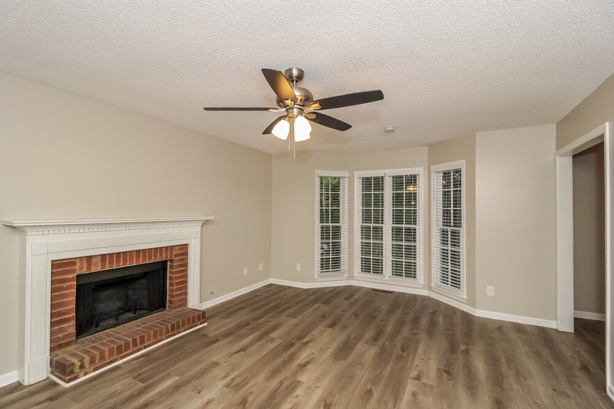 Building Photo - 1785 Fairfax Dr