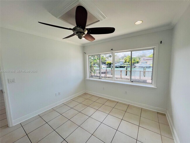 Building Photo - 2033 Calais Dr