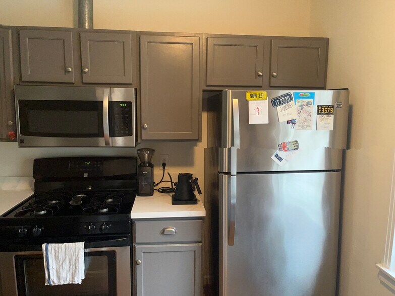 Kitchen - 1023 W Gardner St