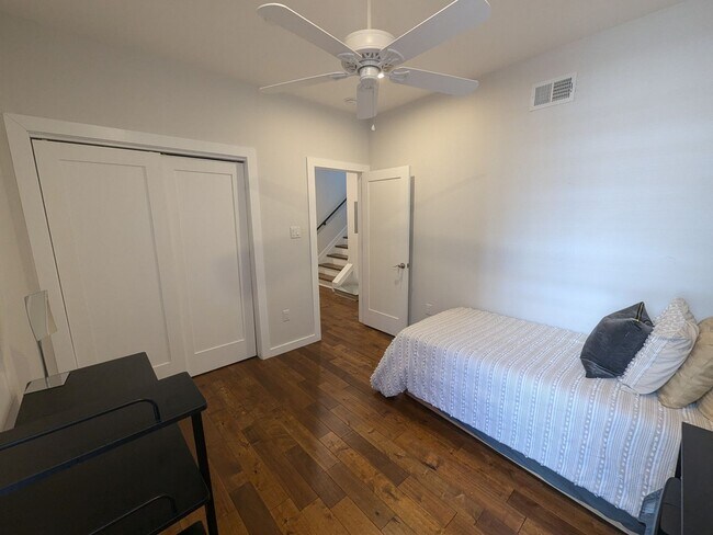 Building Photo - Stunning Home - Ludlow