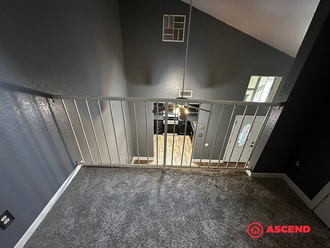 Building Photo - Charming Condo Located in HOA!