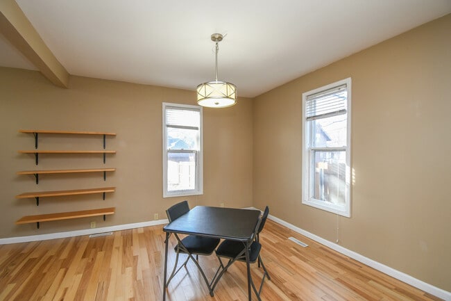 Building Photo - 817 W 12th St