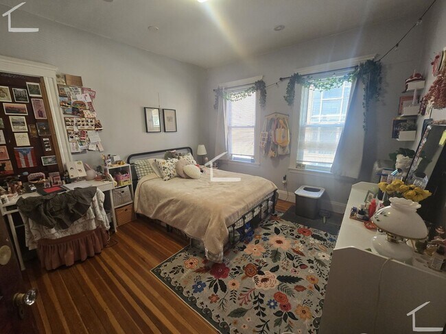 Building Photo - Spacious 3 bed in Brighton...