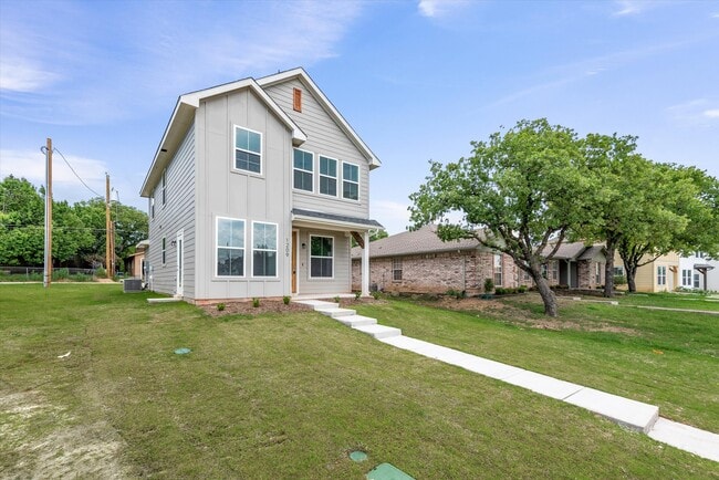 Building Photo - 1209 Chestnut Ct