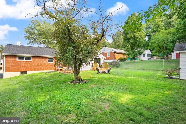 Building Photo - 6206 Hillview Ave