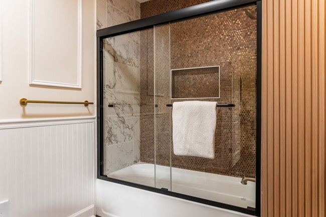 Building Photo - London Property