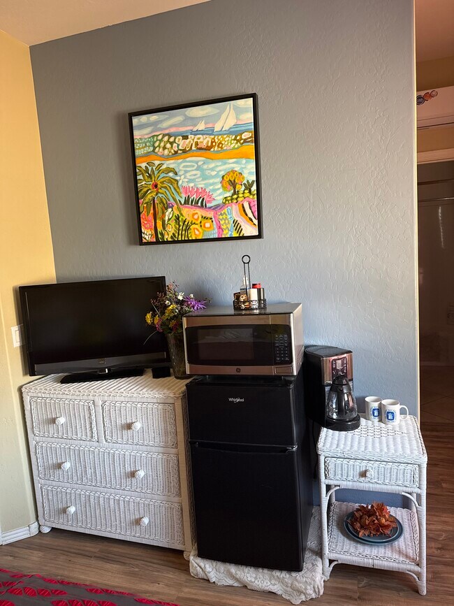 Building Photo - Pvt studio | Patio| Sep.Ent | Park & Hiking