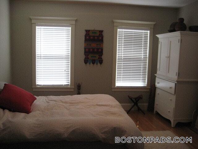 Building Photo - 117 Columbia St