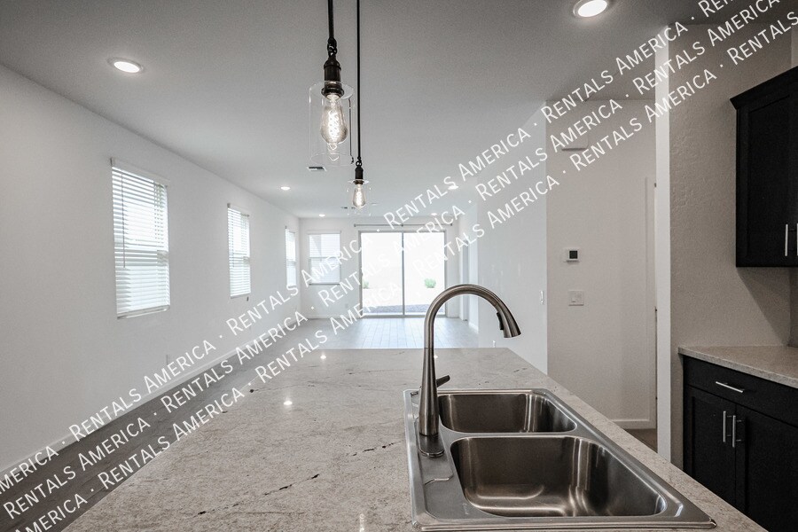 Building Photo - 40322 W Hillman Dr