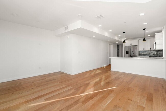 Building Photo - 175 Gove St