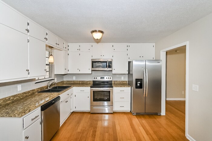 Building Photo - 6836 Markham Dr