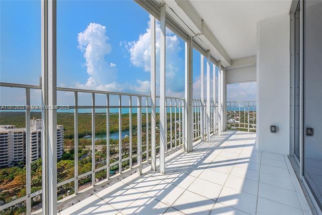 Building Photo - 881 Ocean Dr