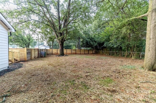 Building Photo - 3501 Eastway Dr