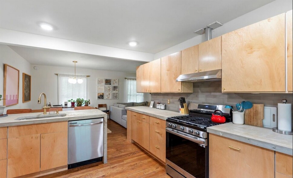 Building Photo - 1344 Shannonhouse Dr
