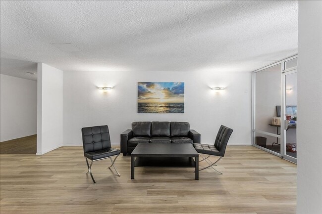 Building Photo - 955 Shorepoint Ct