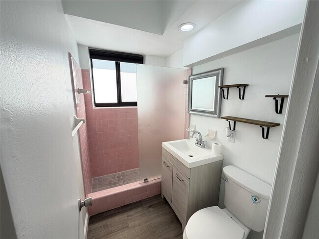 Building Photo - 101 SE 14th Pl