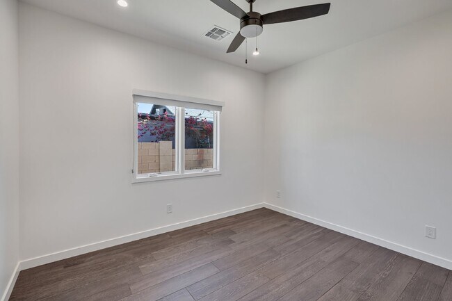 Building Photo - Newer Garfield District Duplex now available!