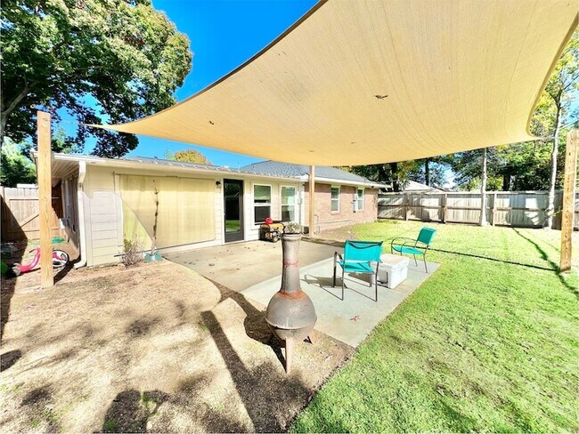 Building Photo - 4913 W 43rd St