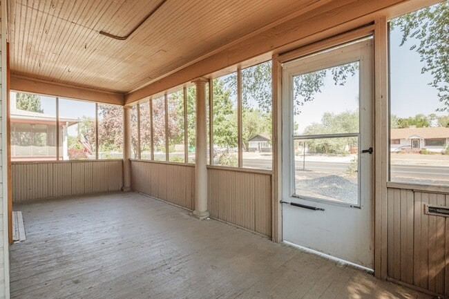 Building Photo - 1219 Grand Ave