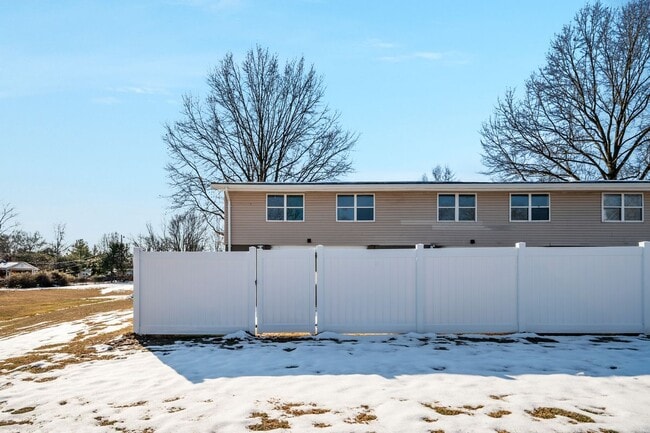 Building Photo - 2050 Nike Dr