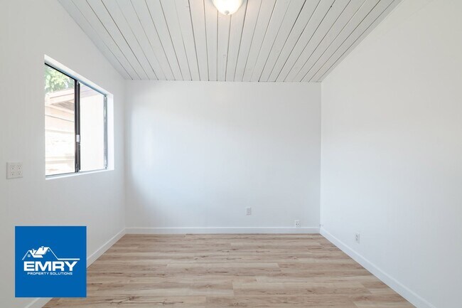 Building Photo - GREAT LOCATION 4 BEDROOM 2 BATH HOME IN WH...