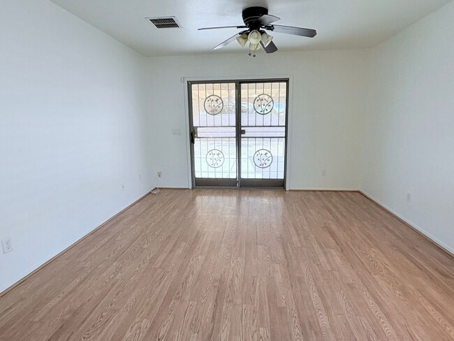 Building Photo - 3-bedroom, 2-bathroom home with walled bac...