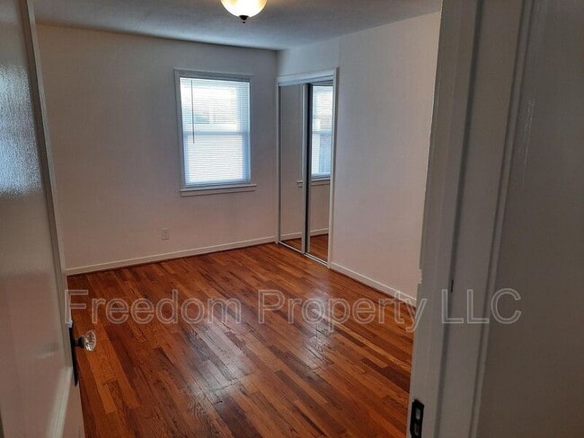 Building Photo - 38 Elmhurst Cir