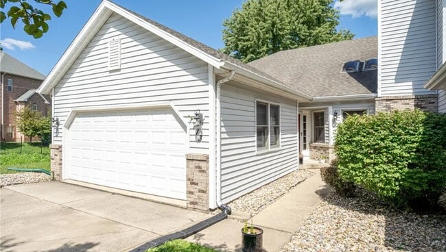 Primary Photo - 713 Bent Tree Dr