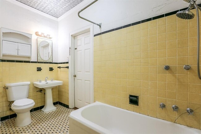 Building Photo - 308 E 32nd St