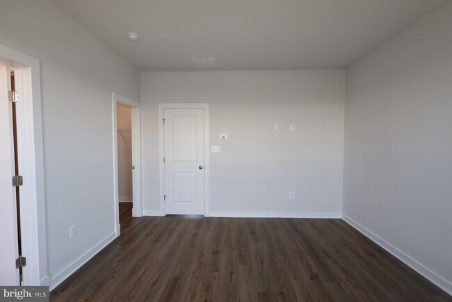 Building Photo - 5014 Henry King Wy