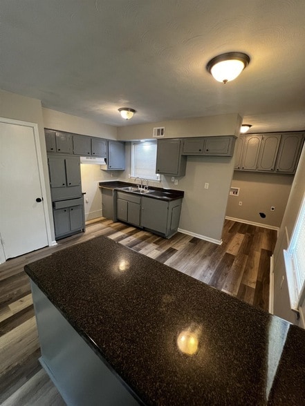 Building Photo - 3424 Gladstone Cove
