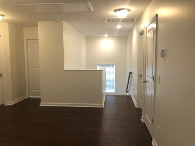 Building Photo - 218 Dogwood Cir