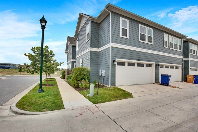 Building Photo - 3201 Zach Scott St