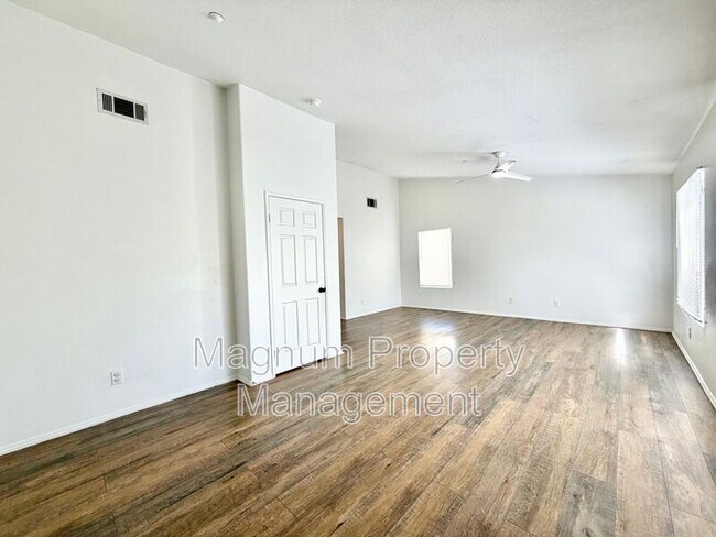 Building Photo - 8182 Bon View Dr