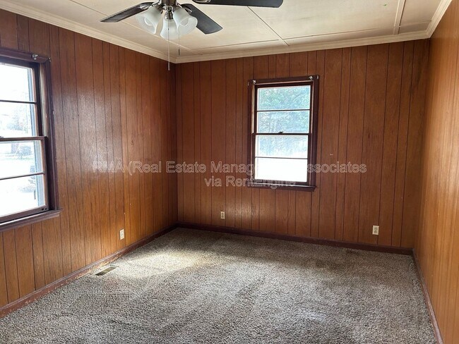 Building Photo - 1313 Oakdale Dr