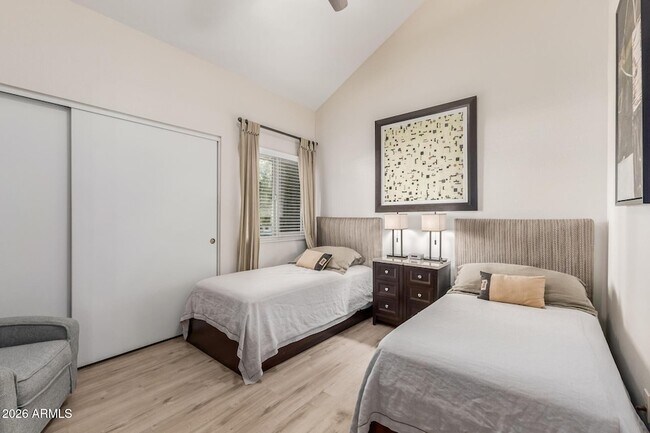 Building Photo - 7424 N Vía Camello Del Norte