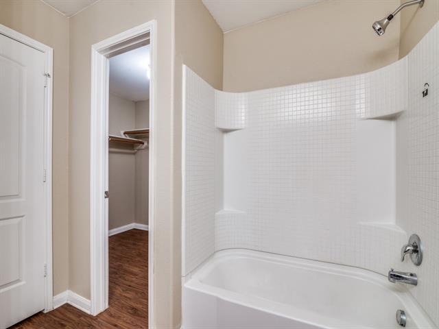 Building Photo - 2037 Fairview Dr