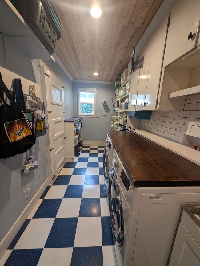 Building Photo - Stunning 4-Bedroom Home in Desirable Central Kitsap Location