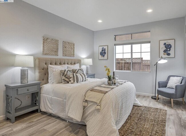Building Photo - 7595 Canyon Meadows Cir