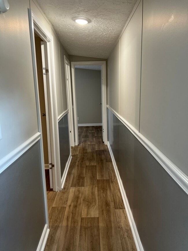 Building Photo - Fully Renovated & Pet Friendly 3 Bedroom, ...