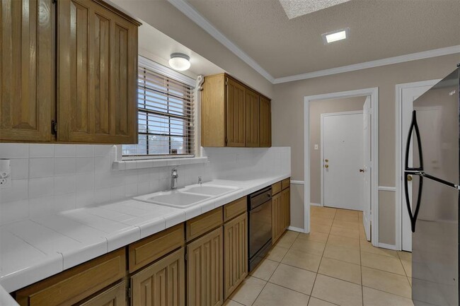 Building Photo - 7825 Silveridge Dr