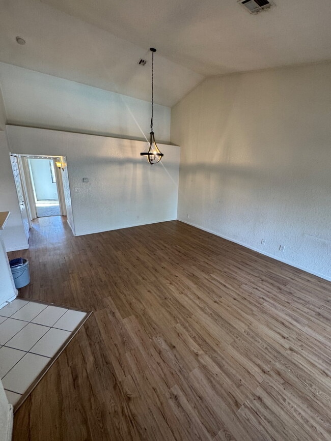 Building Photo - "Chic & Cozy 2-Bedroom Condo Oasis in Vibrant Las Vegas – 949 Sq. Ft. of Modern Comfort!"